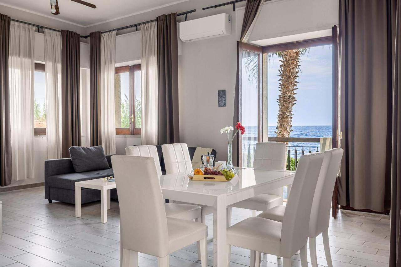 Entire apartment, Two-Bedroom Standard Apartment in Praiola, Riposto
