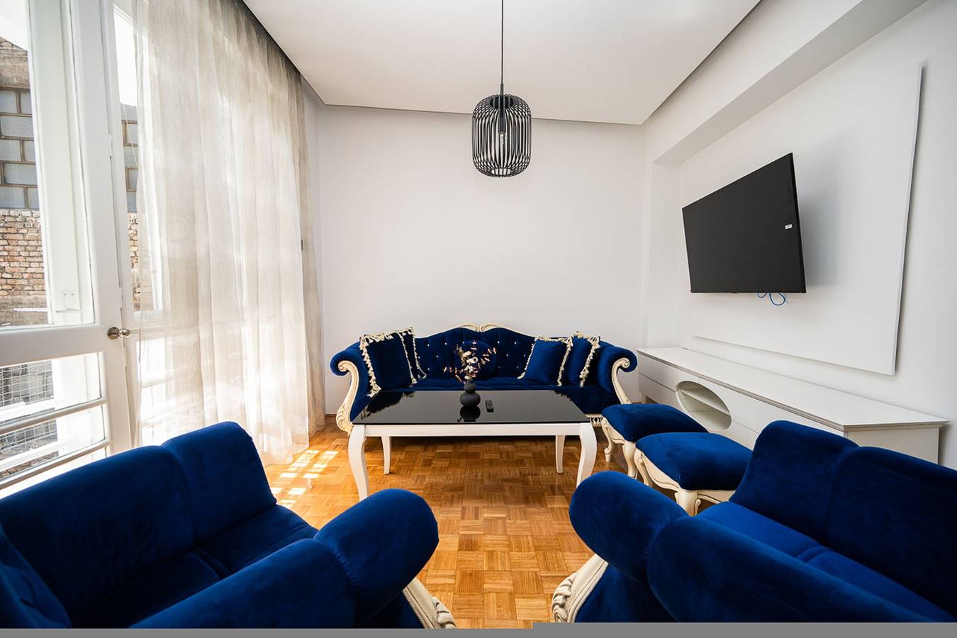 Ganze Wohnung, Design 150m2 Three-Bedroom Apartment - Main Street in Sarajevo, Bosnien und Herzegowina