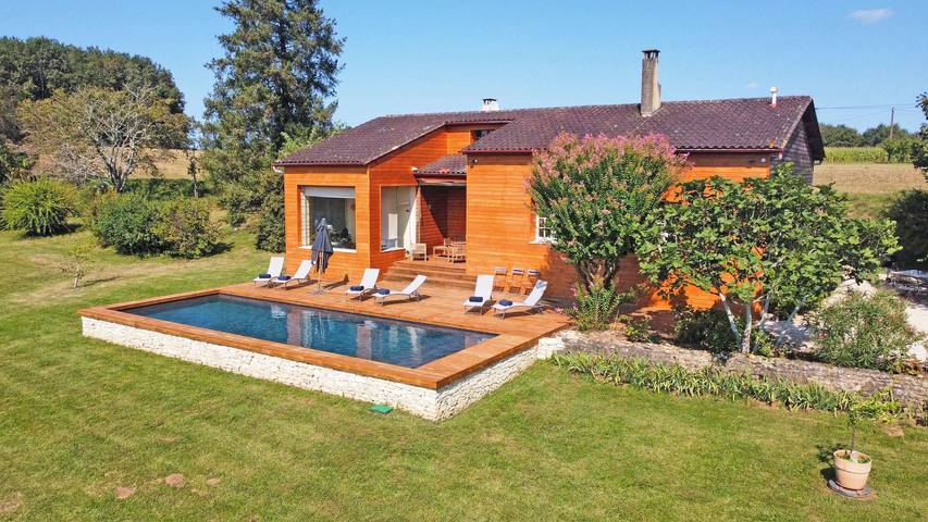 Gîte pour 6 personnes, avec piscine ainsi que jardin et vue à Calès