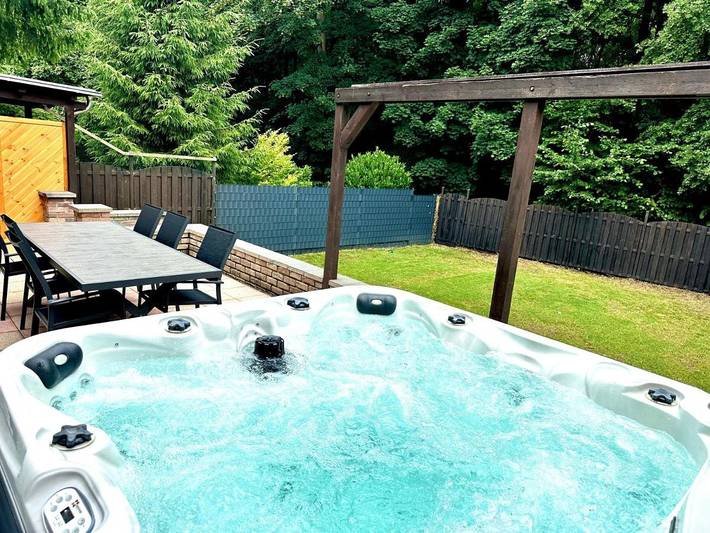 Ferienhaus für 10 Personen, mit Whirlpool und Terrasse sowie Garten und Pool in Stolberg - 3