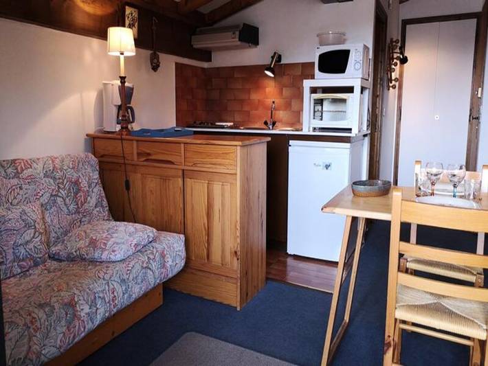 Gîte pour 3 personnes, avec balcon, adapté aux familles dans Office De Tourisme De Notre Dame De Bellecombe - 2