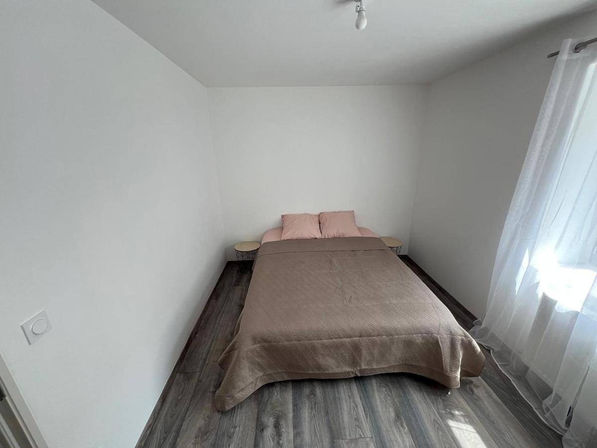 Appartement entier, Appartement T3 , parking et Wi-Fi in La Boisse, Ain