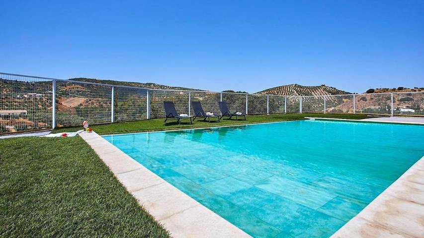 Casa rural para 14 personas, con terraza además de jardín y piscina en Olvera - 3