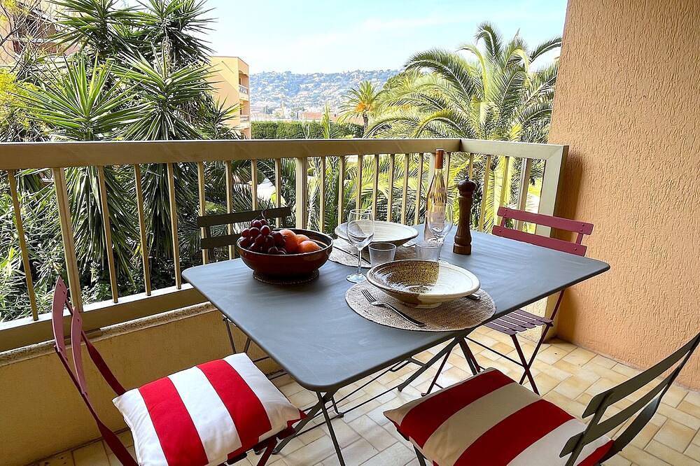 Entire apartment, L'Appartement Magnolia in Golfe-Juan, Vallauris