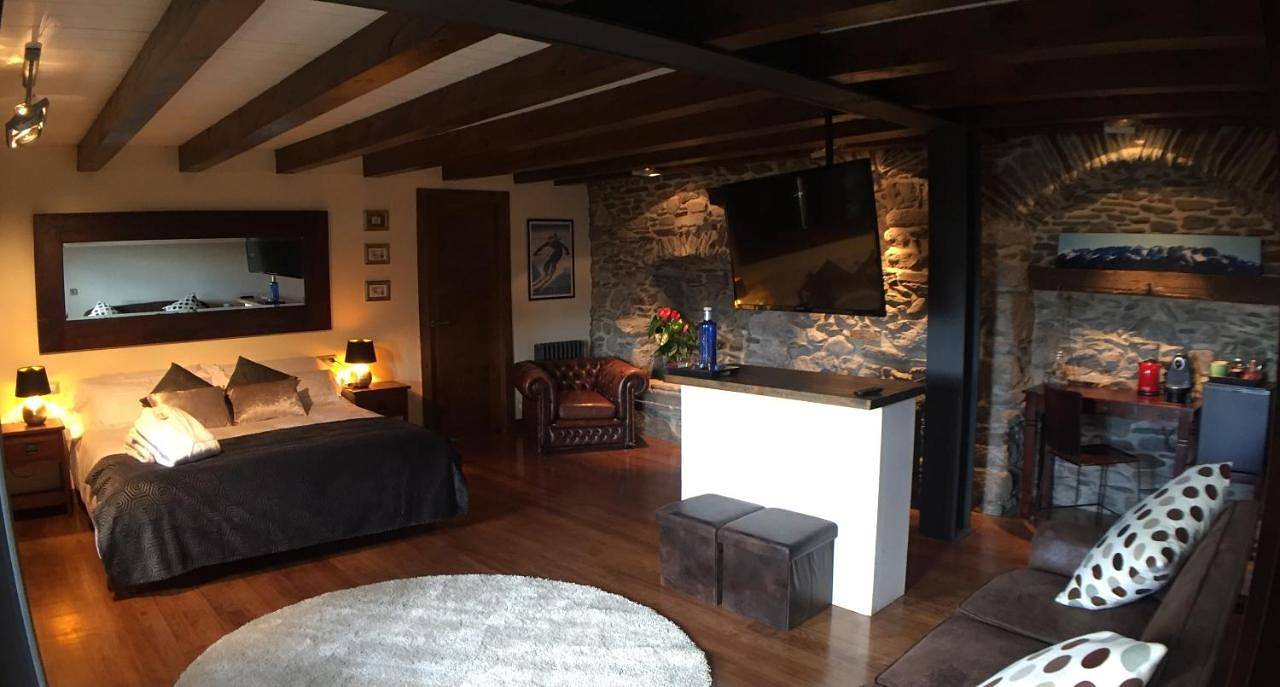 Superior Double Room in Llivia, Parque Natural Regional de los Pirineos Catalanes