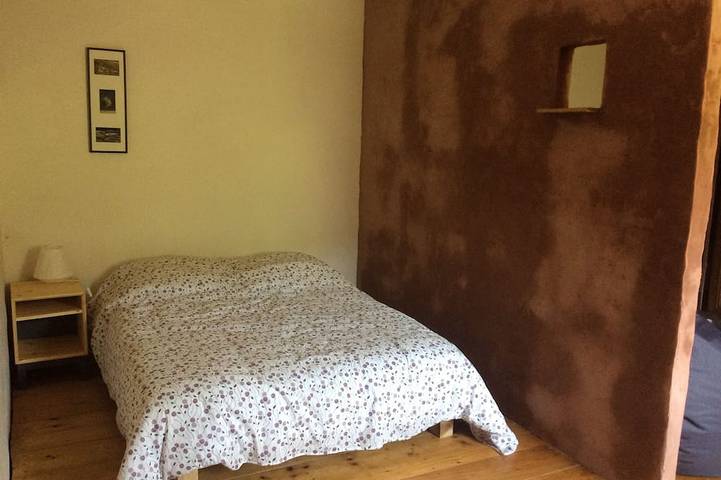 Appartement entier, Gîte rural de caractère dans petit village calme sur les flancs du Mont Poupet in Ivrey, Jura Francais
