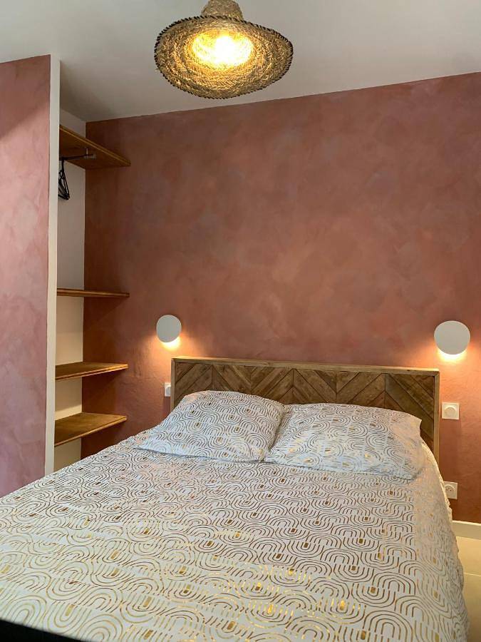 Gîte pour 2 personnes, avec terrasse et jardin à Ribaute-les-Tavernes