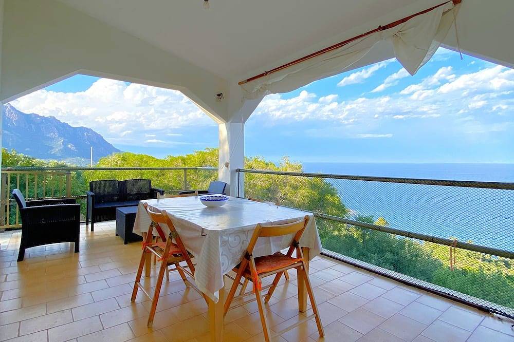 Ganze Wohnung, Small apartment with direct access to the sea in Tertenia, Ogliastra Provinz