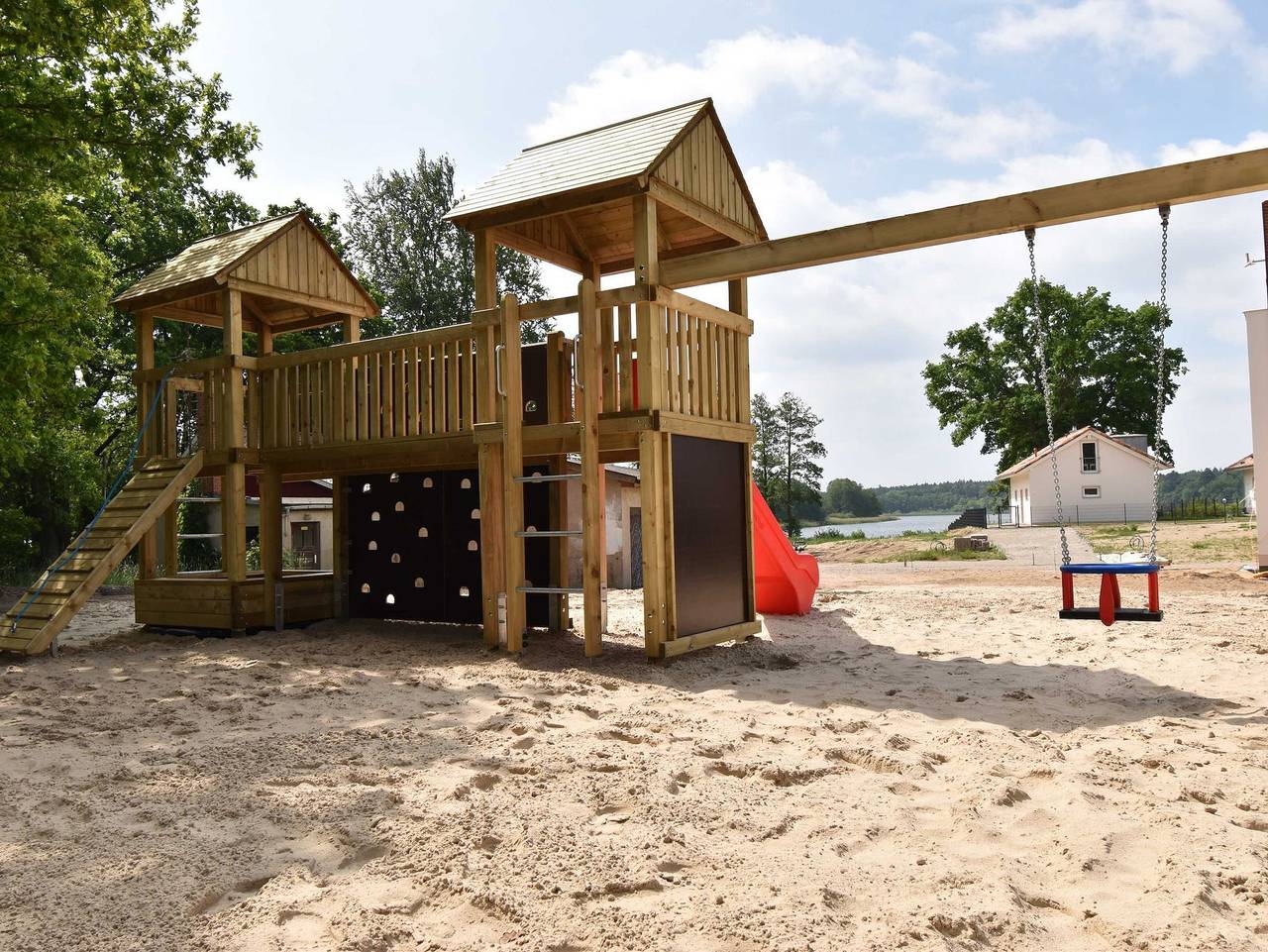 Exklusives Ferienhaus mit Sauna-Garten-See-Entertainment - Ferienhaus Am Schilf in Krakow am See, Mecklenburgische Seenplatte