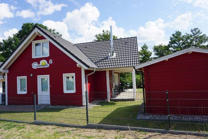 Ferienhaus für 6 Personen, mit Balkon und Terrasse sowie Garten und Sauna in Flecken Zechlin