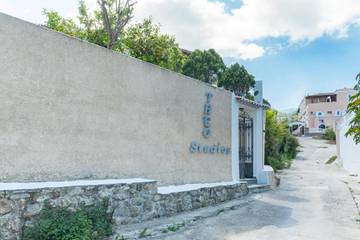 Gîte pour 2 personnes, avec jardin et vue dans Spetses