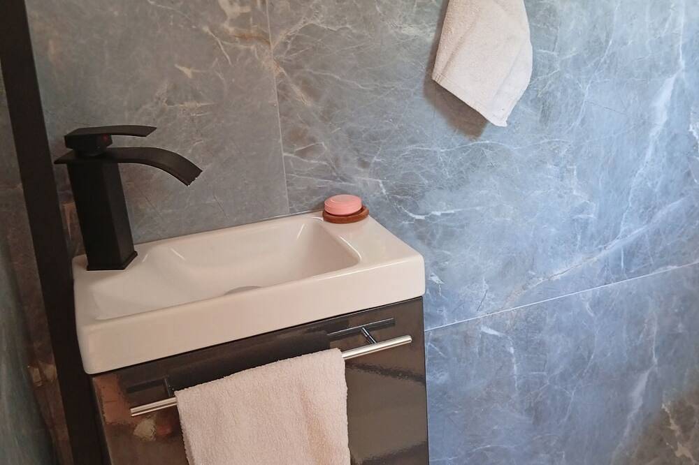 Entire apartment, A little slice of paradise, nestled in the woods (Ste Baume, Canal de Provence, ... in Rougiers, Brignoles region