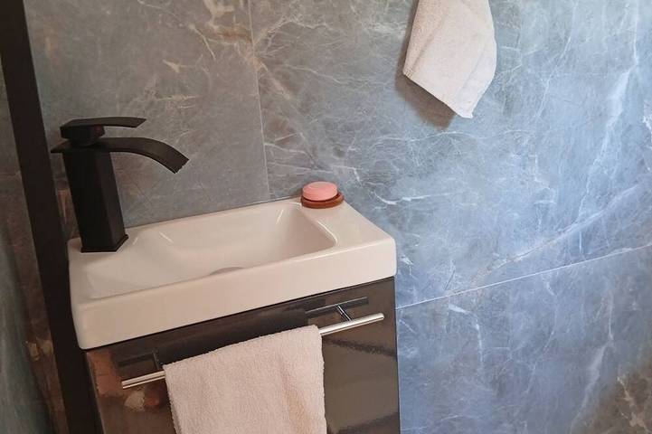 Appartement entier, Un petit paradis, niche au milieu des bois ( ste baume, canal de provence,... in Rougiers, Région de Brignoles