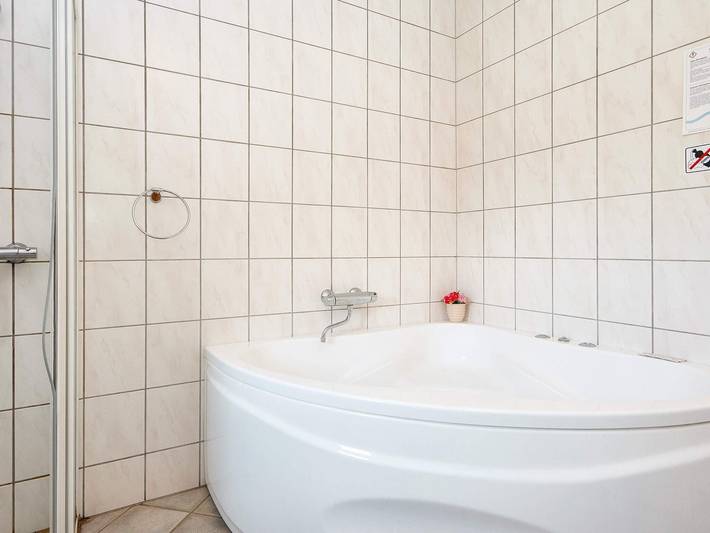 Ferienhaus für 6 Personen, mit Whirlpool und Terrasse sowie Sauna und Garten, kinderfreundlich in Flovt Strand - 2