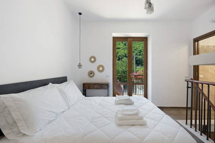 Location de vacances pour 3 personnes, avec balcon et jardin à Agerola