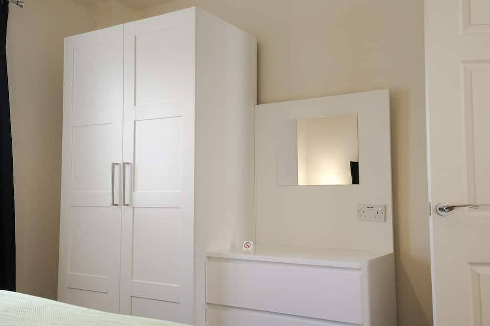 Entire apartment, Modern Luxury Large 2 Bed Aptartment With Free Private Parking in Walsall, Birmingham Area