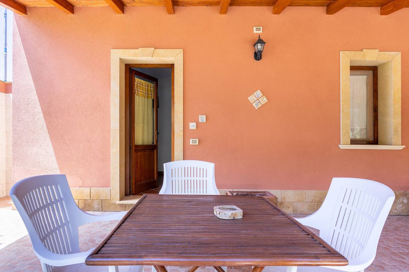Ganze Wohnung, Apartment 'Alfa' mit gemeinsamer Terrasse, Wlan und Klimaanlage in Contrada Fiori, Menfi