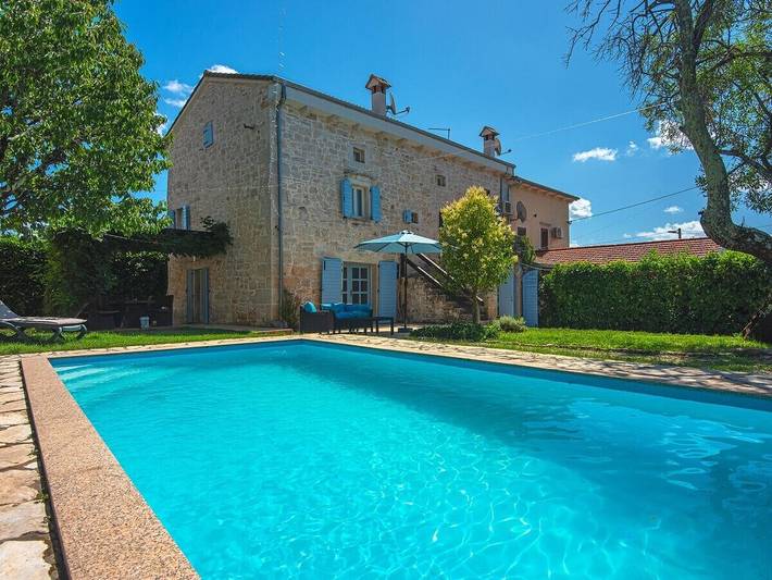Ferienhaus für 12 Personen, mit Balkon und Terrasse sowie Garten und Pool in Stranići kod Lovreča