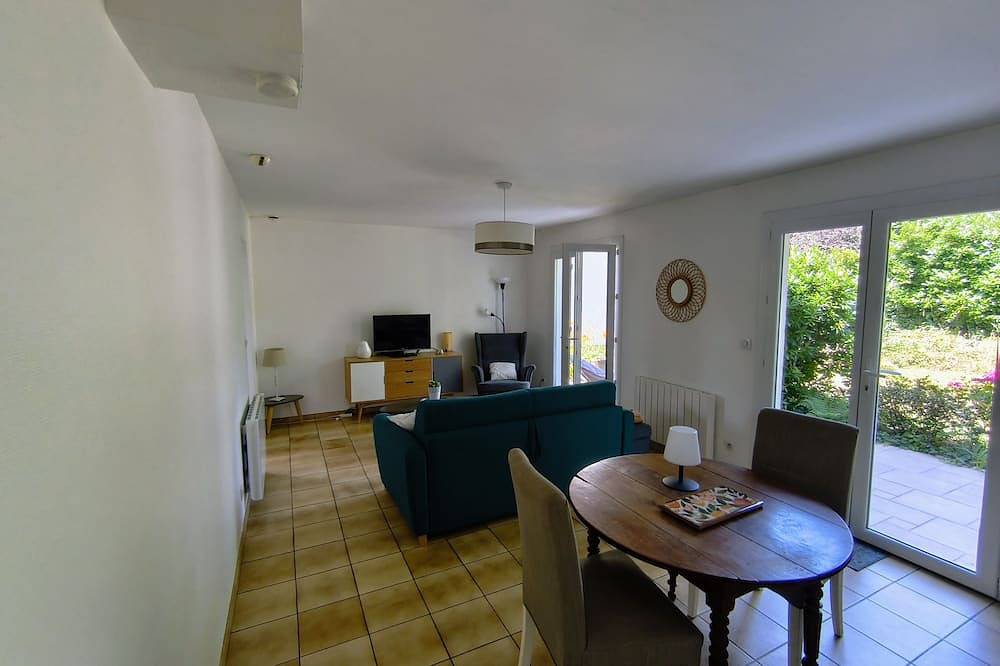 Appartement entier, Grand appartement T2 avec jardin à 5 minutes de l'hippodrome in Eysines, Région de Bordeaux