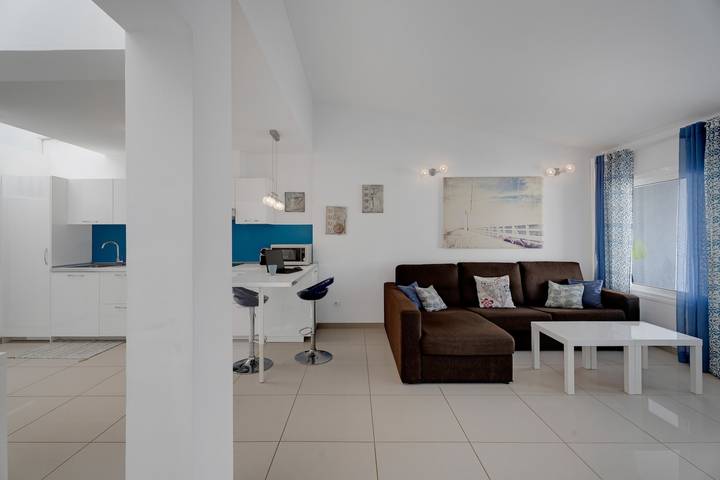 Apartamento entero, Vacaciones "Costa Adeje Paradise" con piscina privada, Wi-Fi y aire acondicionado in San Eugenio Alto, Adeje