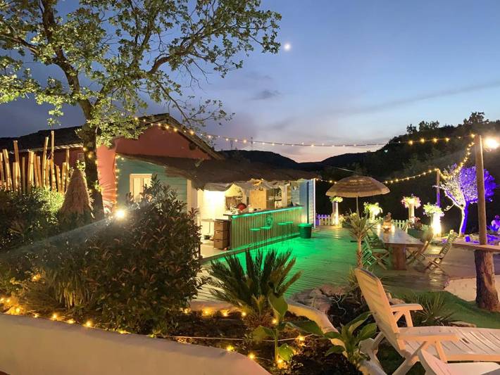 Maison de vacances pour 4 personnes, avec Terrasse et Jardin ainsi que Piscine et Vue