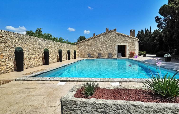 Gemütliche Wohnung in Verquières mit Pool und Parkplatz in Noves, Arles und Umgebung