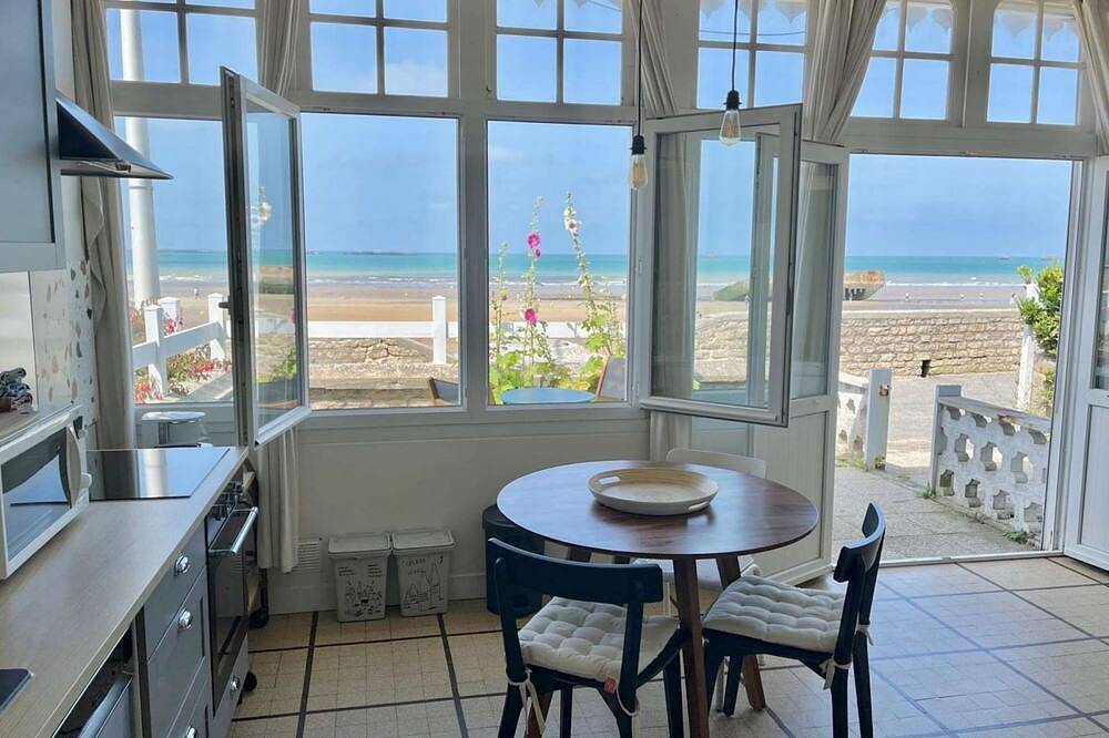 Entire apartment, La parenthèse marine, sea view with terrace in Arromanches-les-Bains, Bayeux region