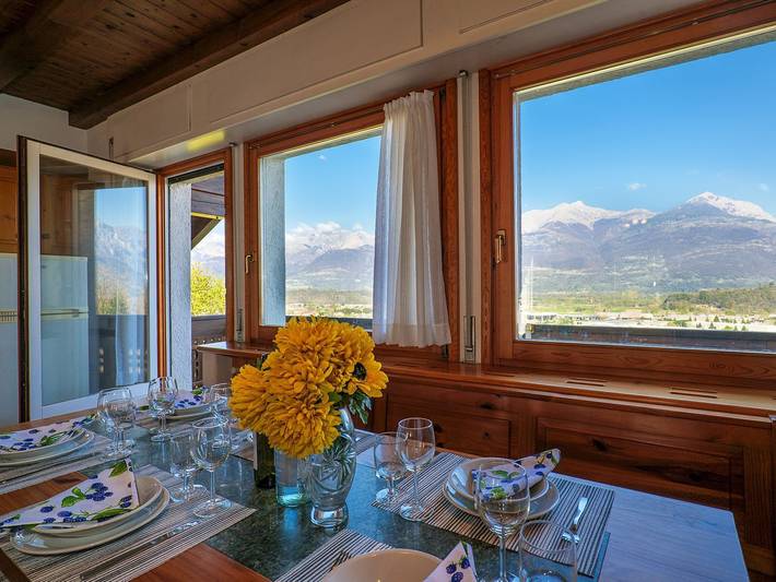 Ferienwohnung für 9 Personen, mit Balkon und Terrasse sowie Garten und Seeblick in Colico - 4