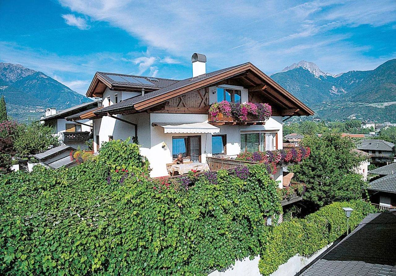 Ganze Wohnung, Apartment with Balcony in Marling, Ortleralpen