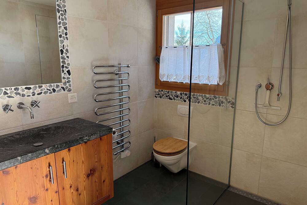 Ganze Wohnung, Neues Chalet W / Studio in Bönigen bei Interlaken am Brienzersee in Bönigen, Verwaltungskreis Interlaken-Oberhasli