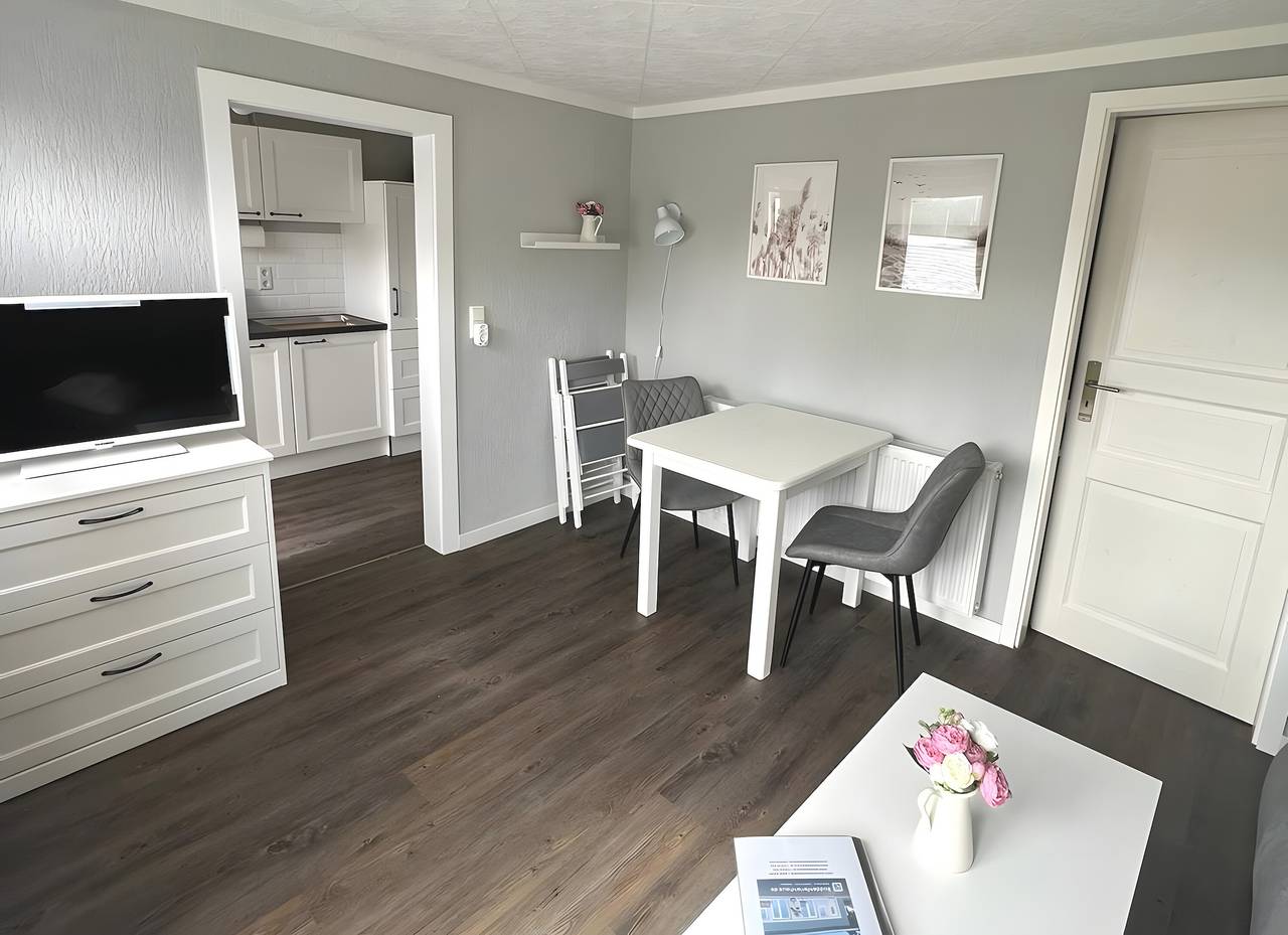 Ganze Wohnung, Ferienwohnung 'Boddenferienhaus - 12 Molenfeuer' mit gemeinsamer Terrasse, Garten und Wlan in Schaprode, Rügen