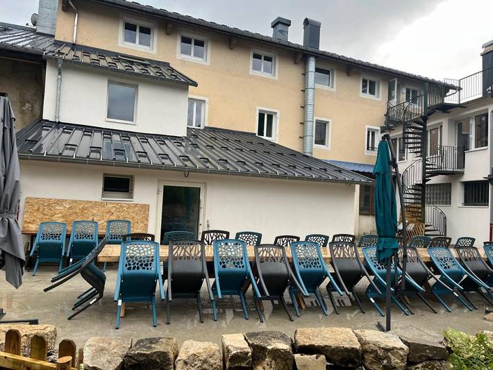 Location de vacances pour 12 personnes, avec vue ainsi que jardin et balcon à Mijoux - 4