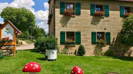 Ferienwohnung für 2 Personen, mit Ausblick und Garten sowie Seeblick, kinderfreundlich in Spalt