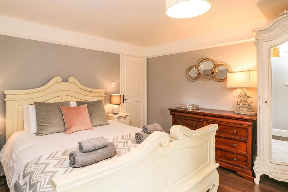 The Stable House, pet friendly, with hot tub in Sherborne in Dorset