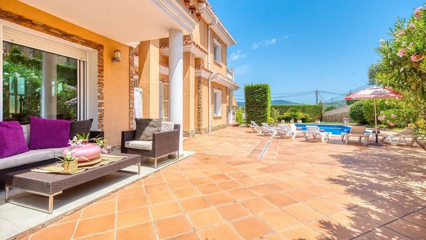 Villa "Costacabana - Primavera" mit privatem Pool, privater Terrasse & WLAN in Condado del Jaruco, Lloret de Mar