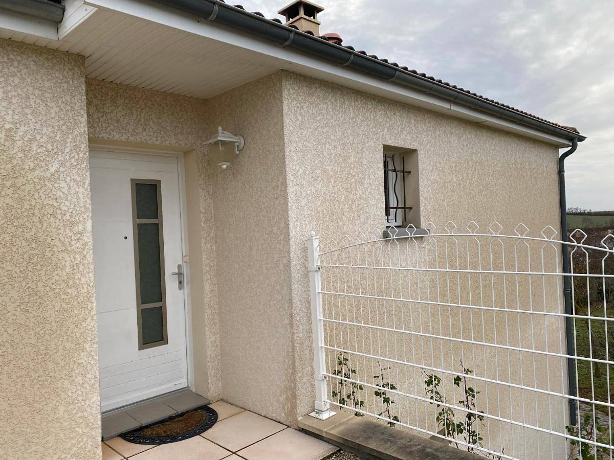 Three-Bedroom House in Saint-Bonnet-près-Riom, Parc naturel régional des Volcans d'Auvergne