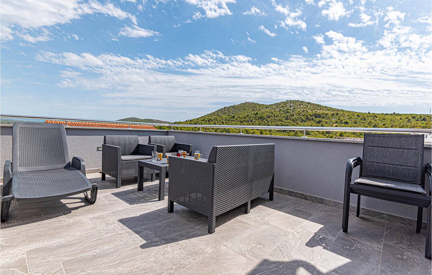 Ganze Ferienwohnung, Ferienwohnung für 4 Personen mit Terrasse in Bilice, Šibenik-Knin