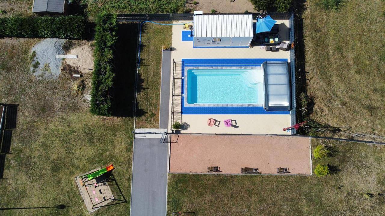 Gîte Lau'Livier- 9 pers Piscine chauffée et couverte in Haut-Bocage, Région de Montluçon
