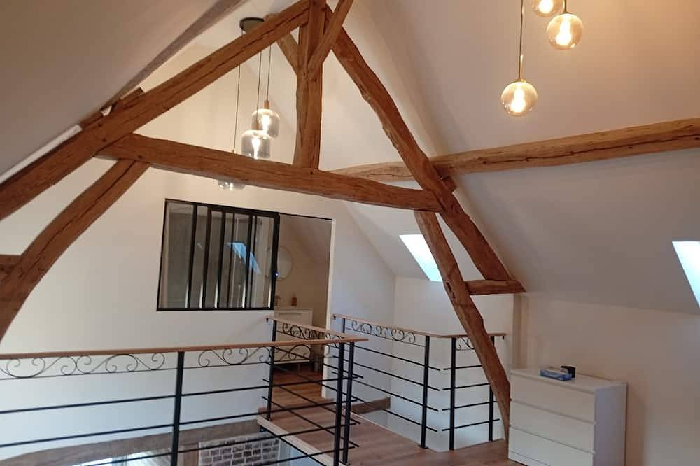 Petite maison autonome rénovée à neuf avec courette et place de parking sécurisé in Beaumont-le-Roger, Région de Bernay