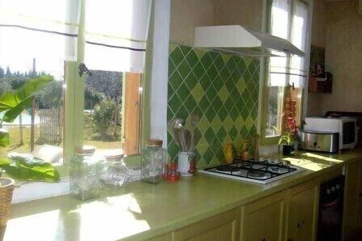 Maison de campagne pour 8 personnes, avec terrasse ainsi que piscine et jardin à Sarrians - 4