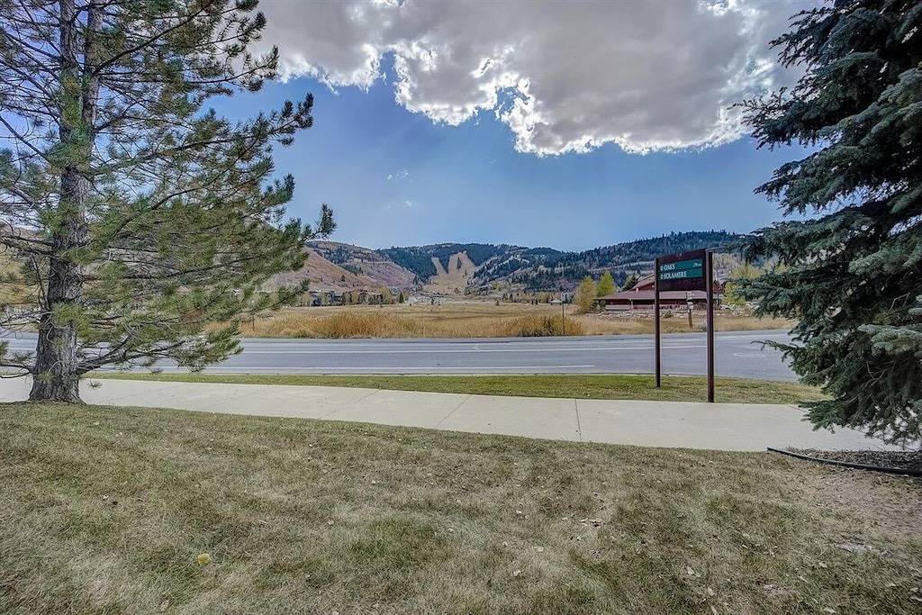 Ganze Wohnung, Gorgeous Condo, Dramatic Ski Views from Deck, Private Hot Tub, Close to Main Street, Free Transit! in Uinta Wasatch Cache National Forest