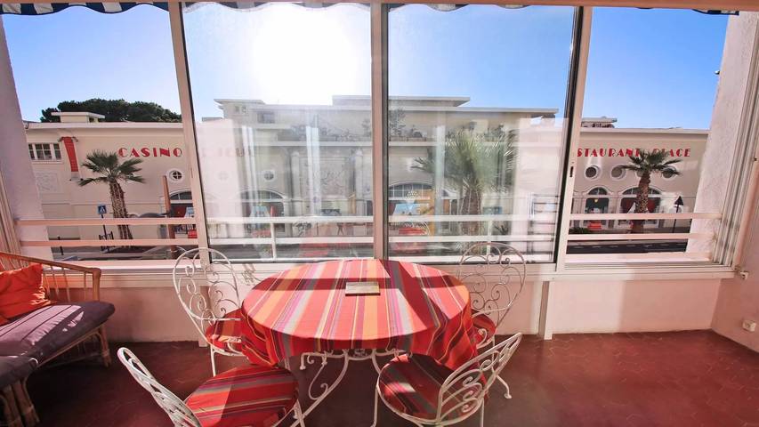 Gîte pour 7 personnes, avec vue et terrasse dans Casino De Sainte Maxime