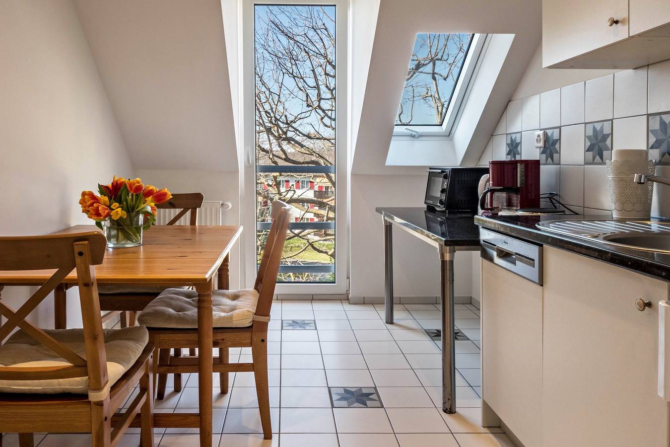 Apartamento inteiro, Acolhedor apartamento de férias "Alpenrose" perto do centro histórico com varanda e jardim in Kreuzlingen, Turgóvia