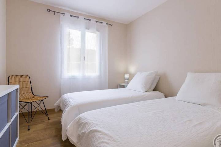 Gîte pour 6 personnes, avec jardin à Gouville-sur-Mer - 4