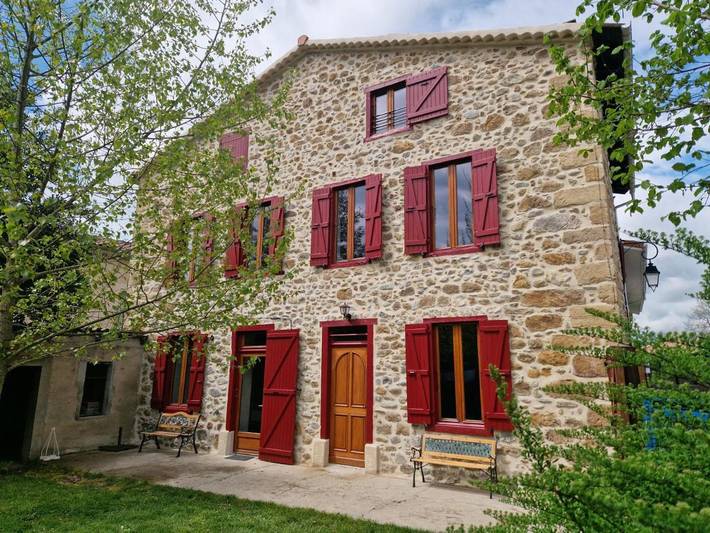 Gîte pour 10 personnes, avec jardin dans Dreuilhe