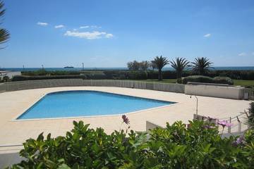 Gîte pour 4 personnes, avec piscine ainsi que terrasse et jardin, animaux acceptés dans Plage Rochelongue