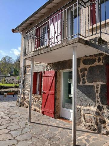 Gîte pour 5 personnes, avec terrasse et jardin, animaux acceptés dans Séneujols