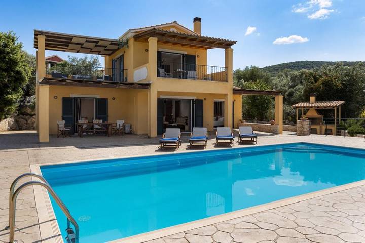 Διαμερίσματα διακοπών για 6 άτομα, με κήπο και θέα καθώς και πισίνα στο Σπαρτοχώρι