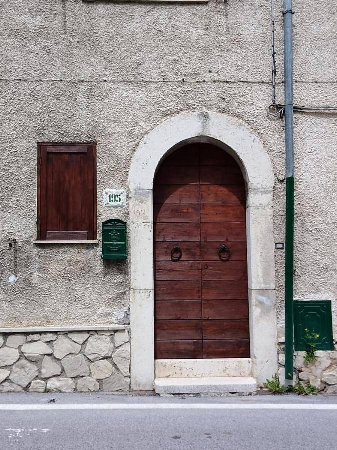 Gîte pour 9 personnes, avec vue et terrasse, adapté aux familles à Villetta Barrea - 2