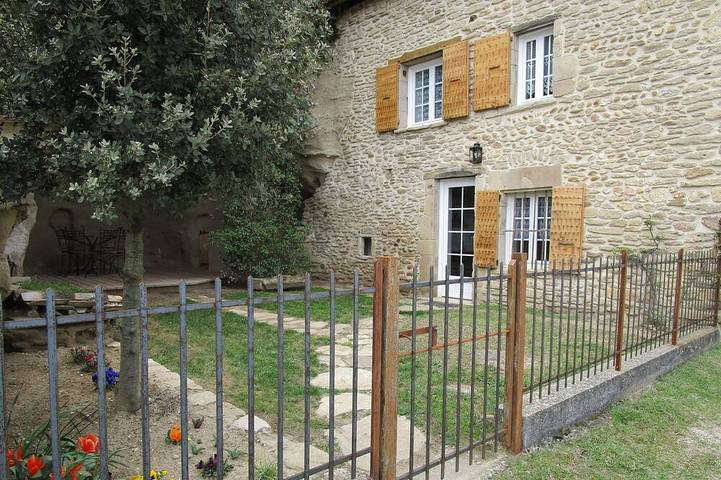 Gîte pour 4 personnes, avec terrasse et jardin à Châtillon-Saint-Jean